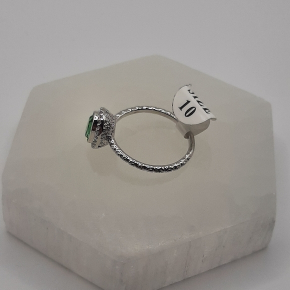 R1029 Green Ring Plated - Fragrant Jewels - Picture 4 of 7